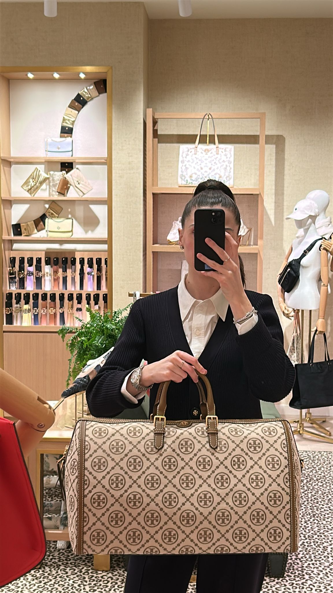 Personal Shopper vs Online Stores: Why Italy Makes the Difference