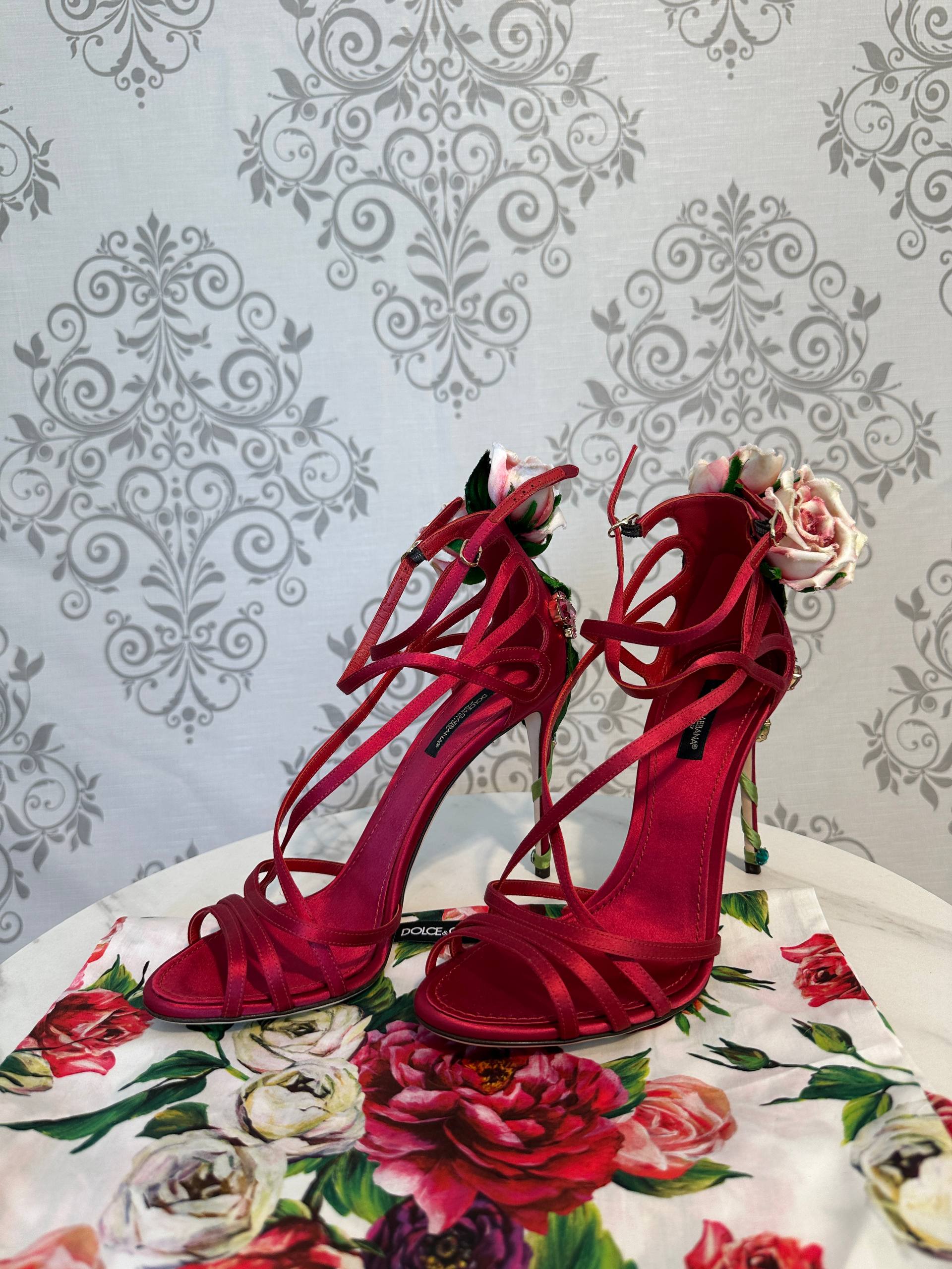 Dolce & Gabbana Sandale Rose cu Cristale