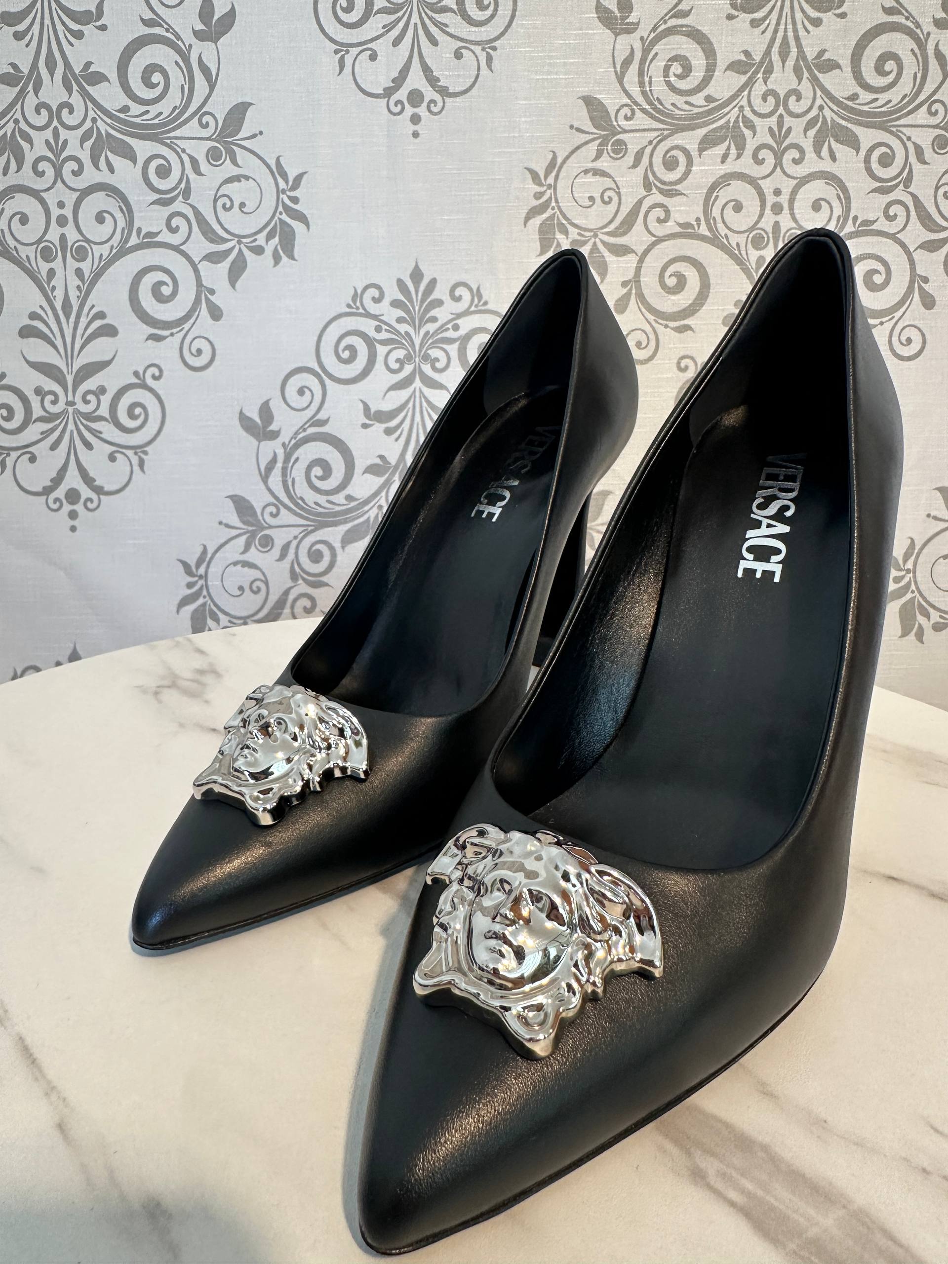 Versace Pumps Medusa din Piele — Roz