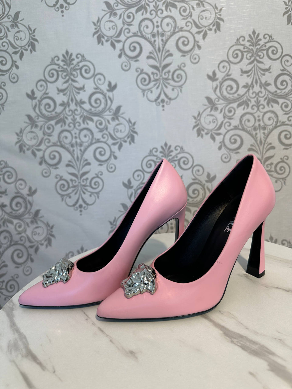 Versace Pumps Medusa din Piele — Negru