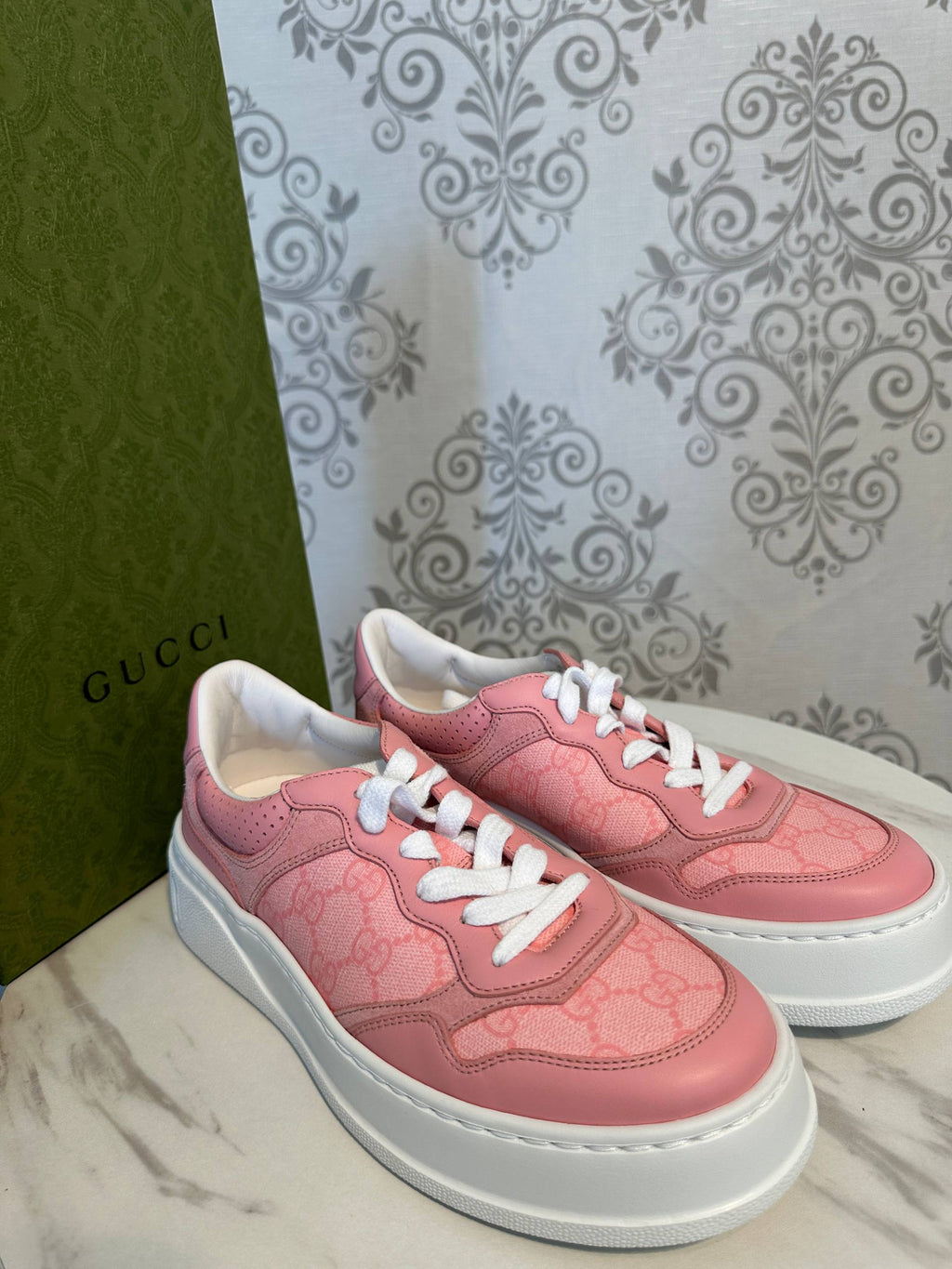 Gucci GG Chunky Sneakers din Canvas — Roz