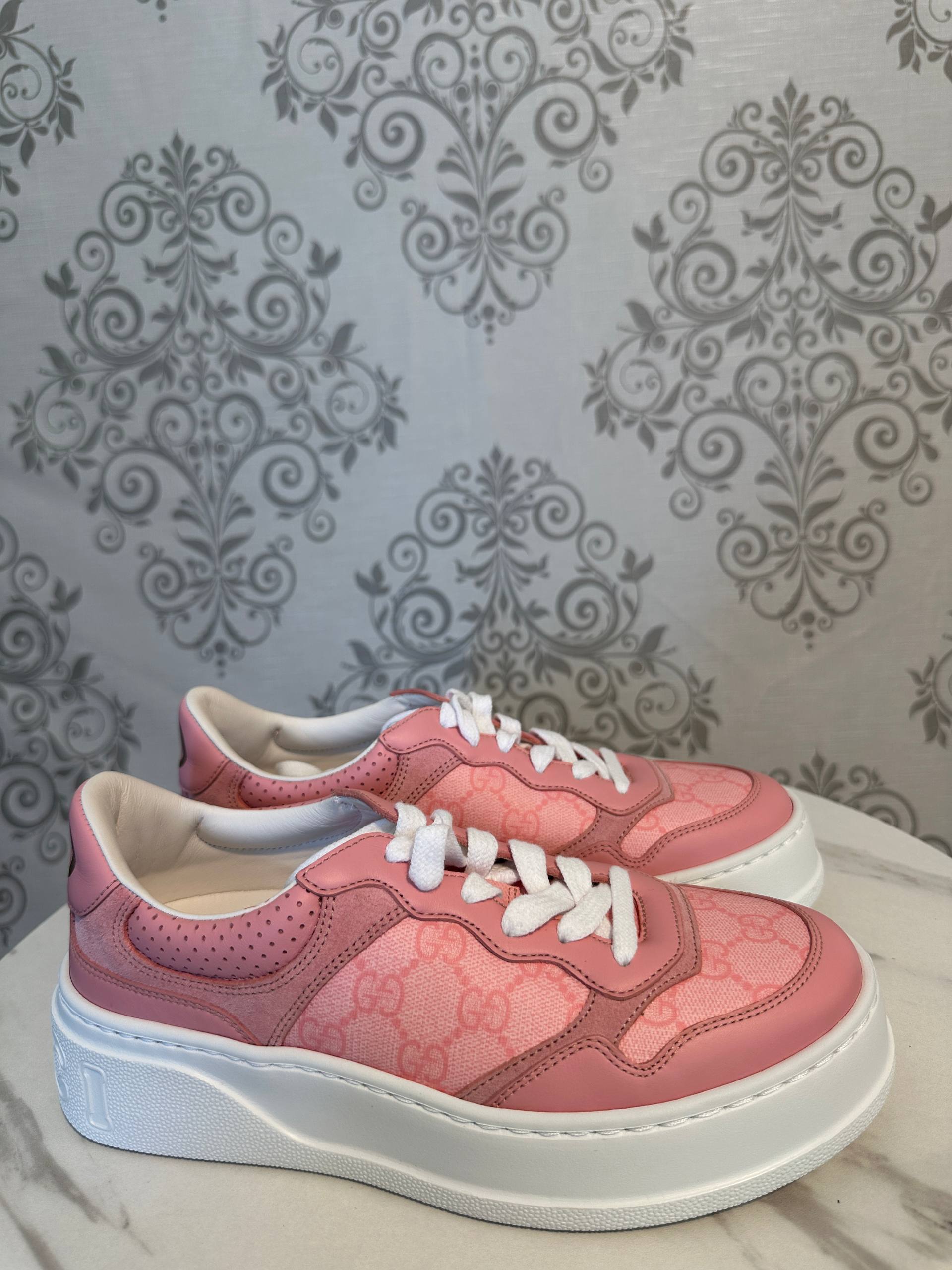 Gucci GG Chunky Sneakers din Canvas — Roz