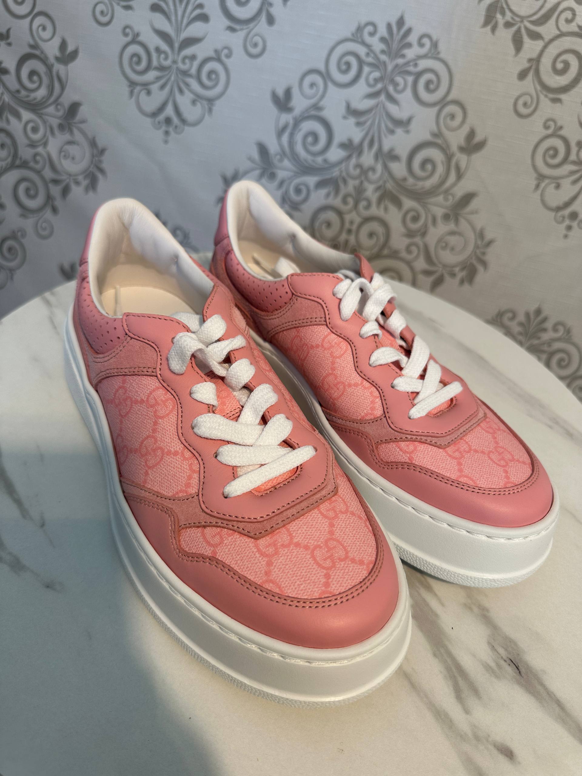 Gucci GG Chunky Sneakers din Canvas — Roz
