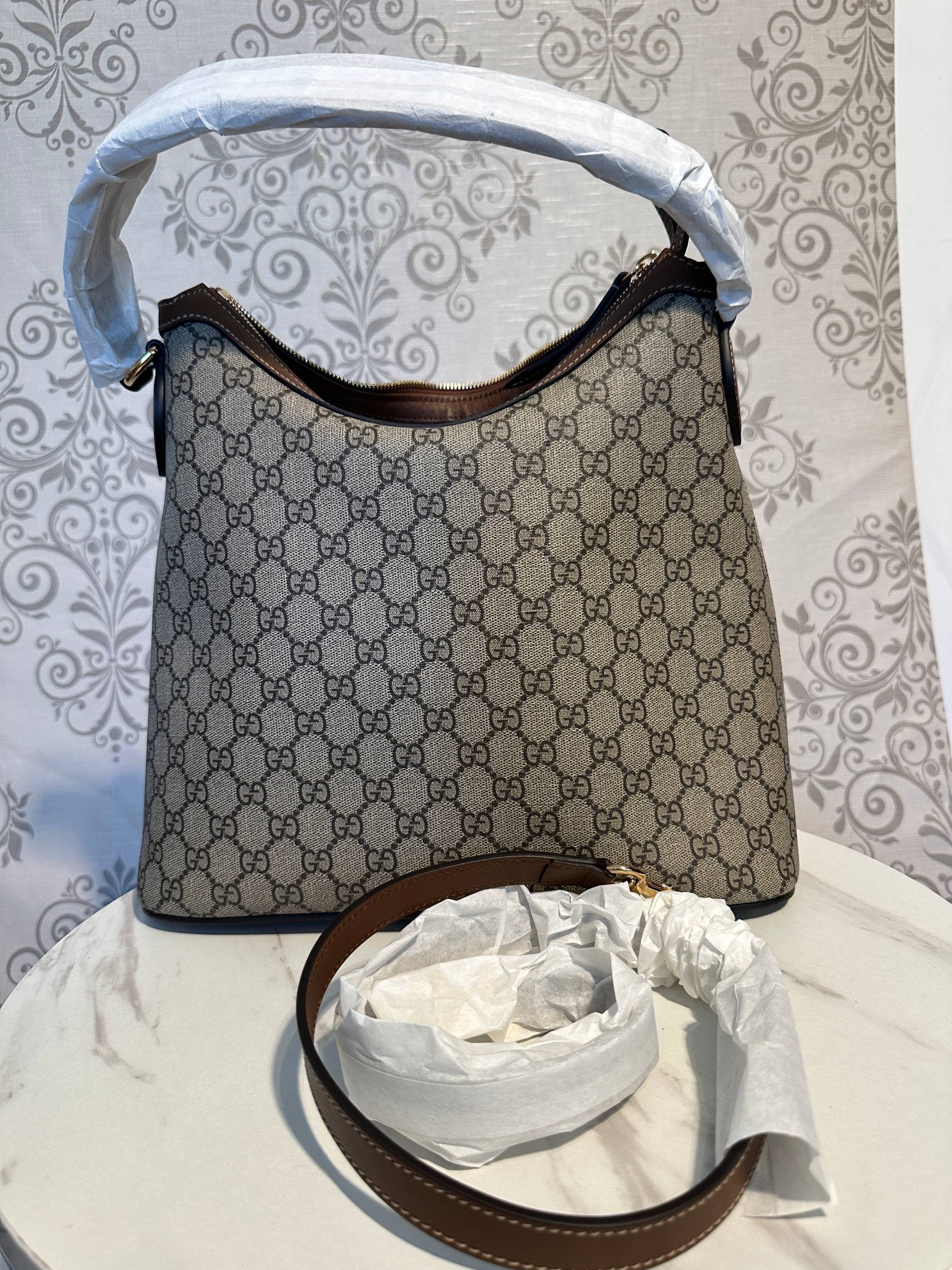 Gucci Attache Large Shoulder Bag — GG Supreme
