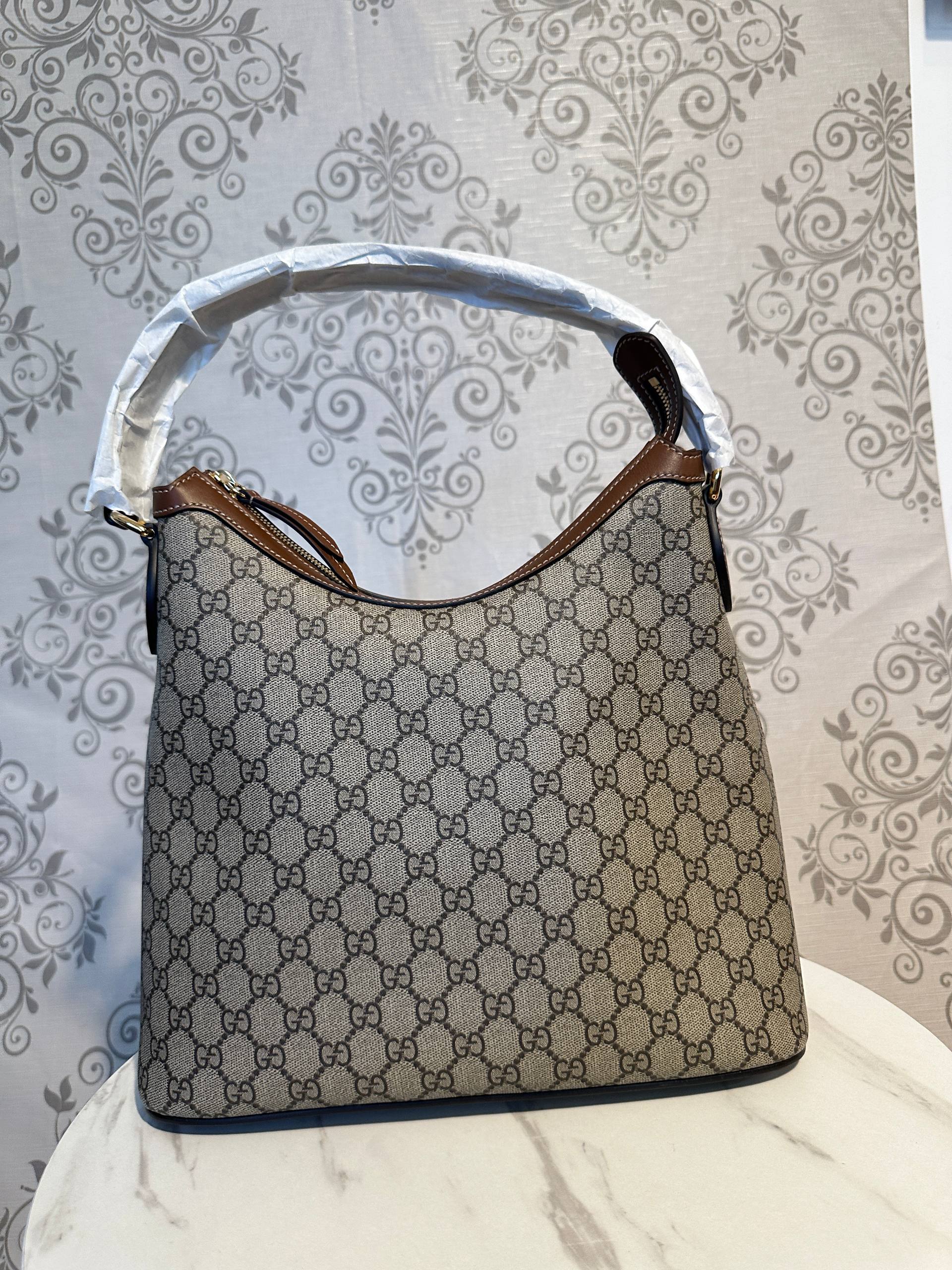 Gucci Attache Large Shoulder Bag — GG Supreme